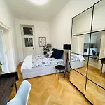 Apartment River Site Janackovo Nabrezi 27 *