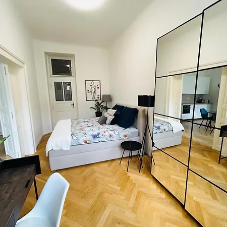아파트 River Site Janackovo Nabrezi 27 *